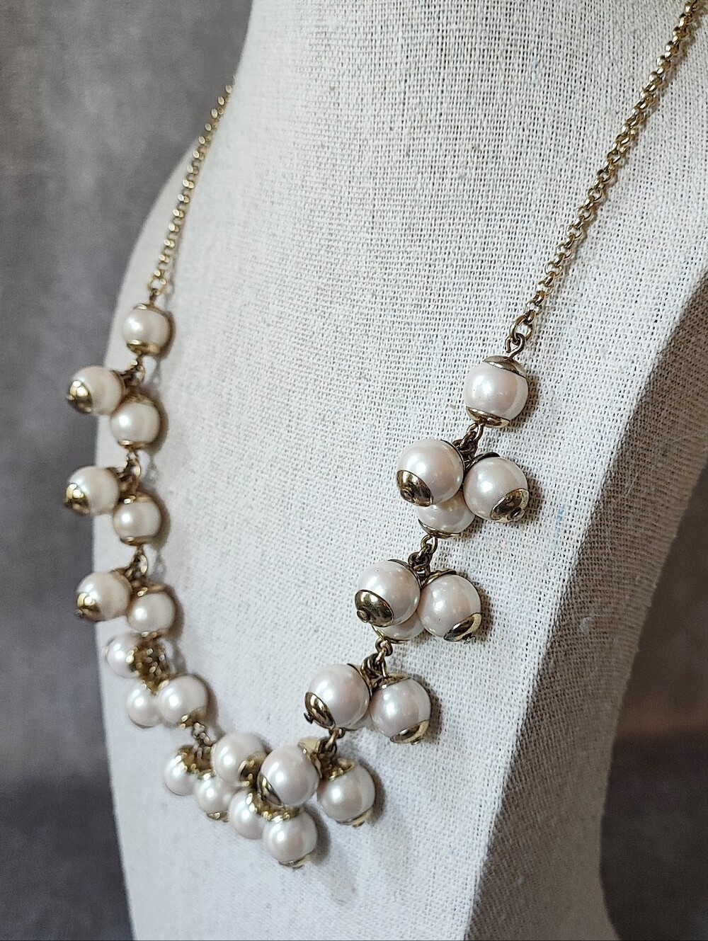 J. Crew Signed Gold Tone Faux Pearl Cha Cha Necklace Lifesaver Clasp - Picture 2 of 7
